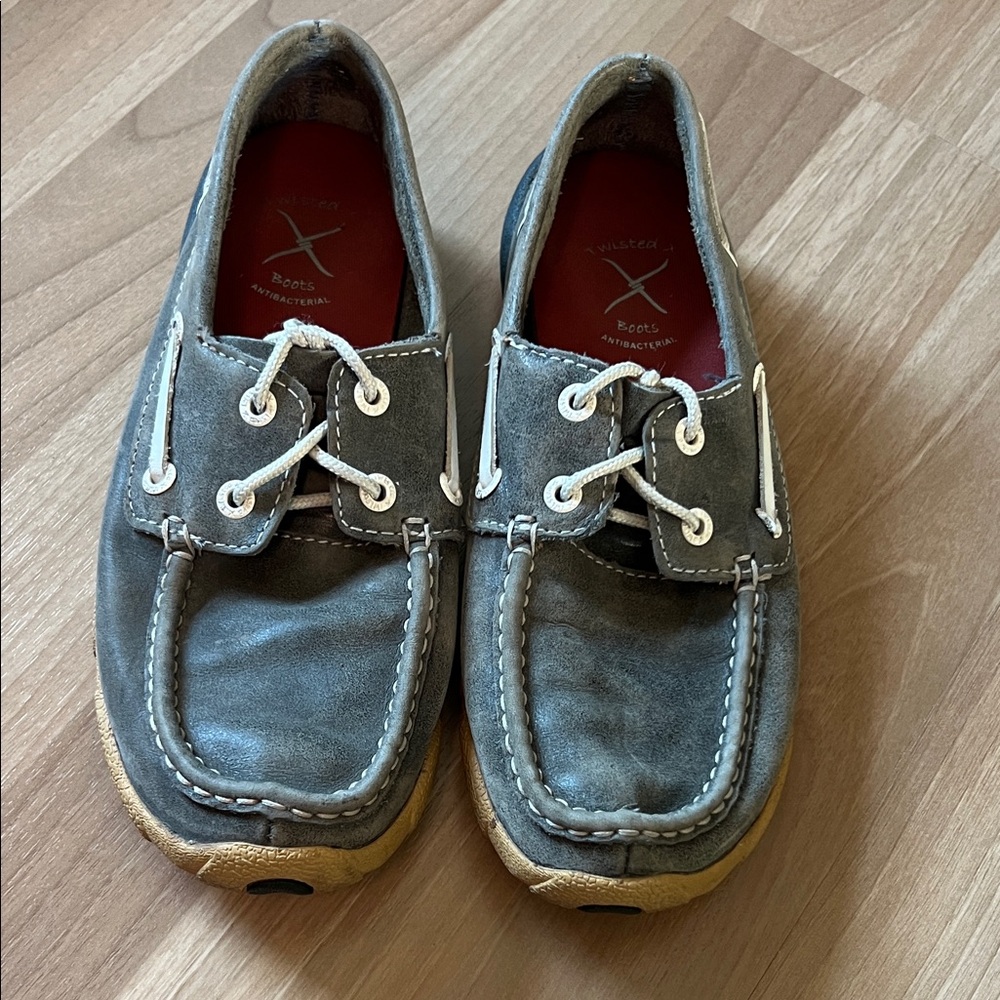 Women’s 6M Twisted X Grey boat shoe